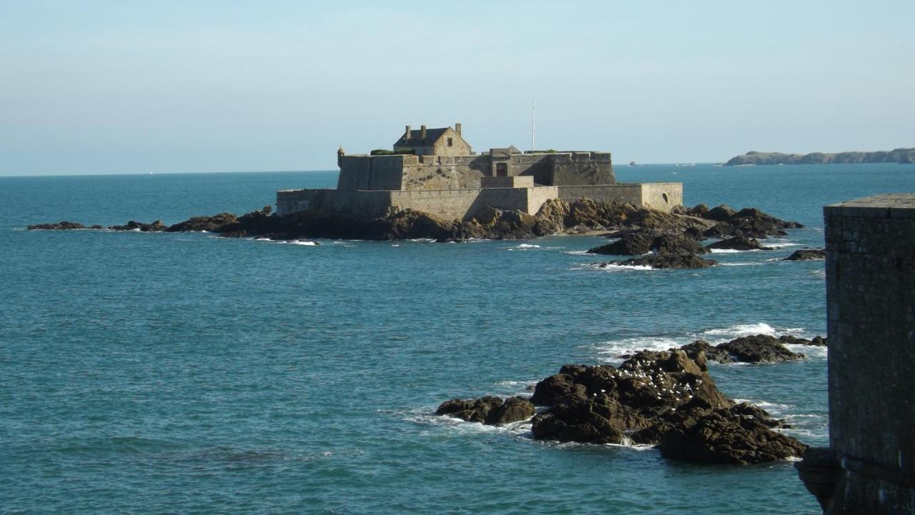 Appartement T2 ,Parking Prive,Terrasse, 10 Mns A Pieds De La Cite Corsaire Et Ses Plages Saint-Malo Exterior photo