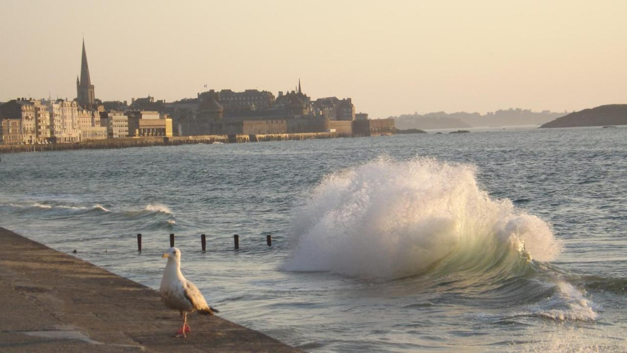 Appartement T2 ,Parking Prive,Terrasse, 10 Mns A Pieds De La Cite Corsaire Et Ses Plages Saint-Malo Exterior photo